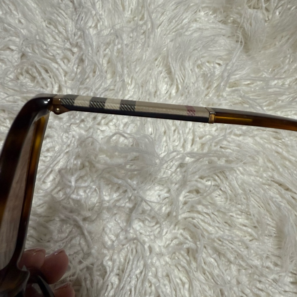 BURBERRY Elegant Brown Sunglasses - Picture 7 of 8